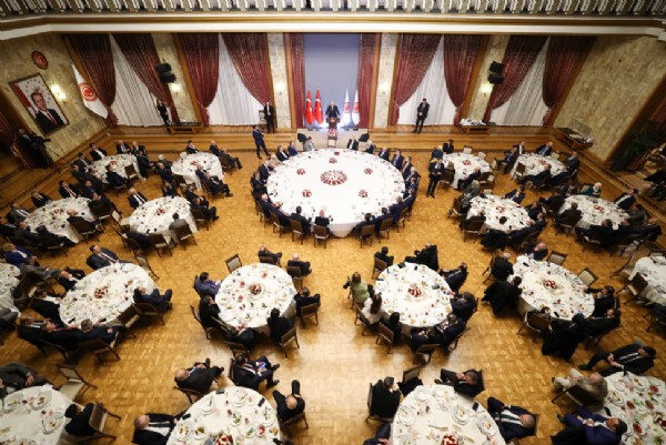 TBMM Başkanı Numan Kurtulmuş, sivil toplum kuruluşlarının temsilcileriyle iftarda bir araya geldi.